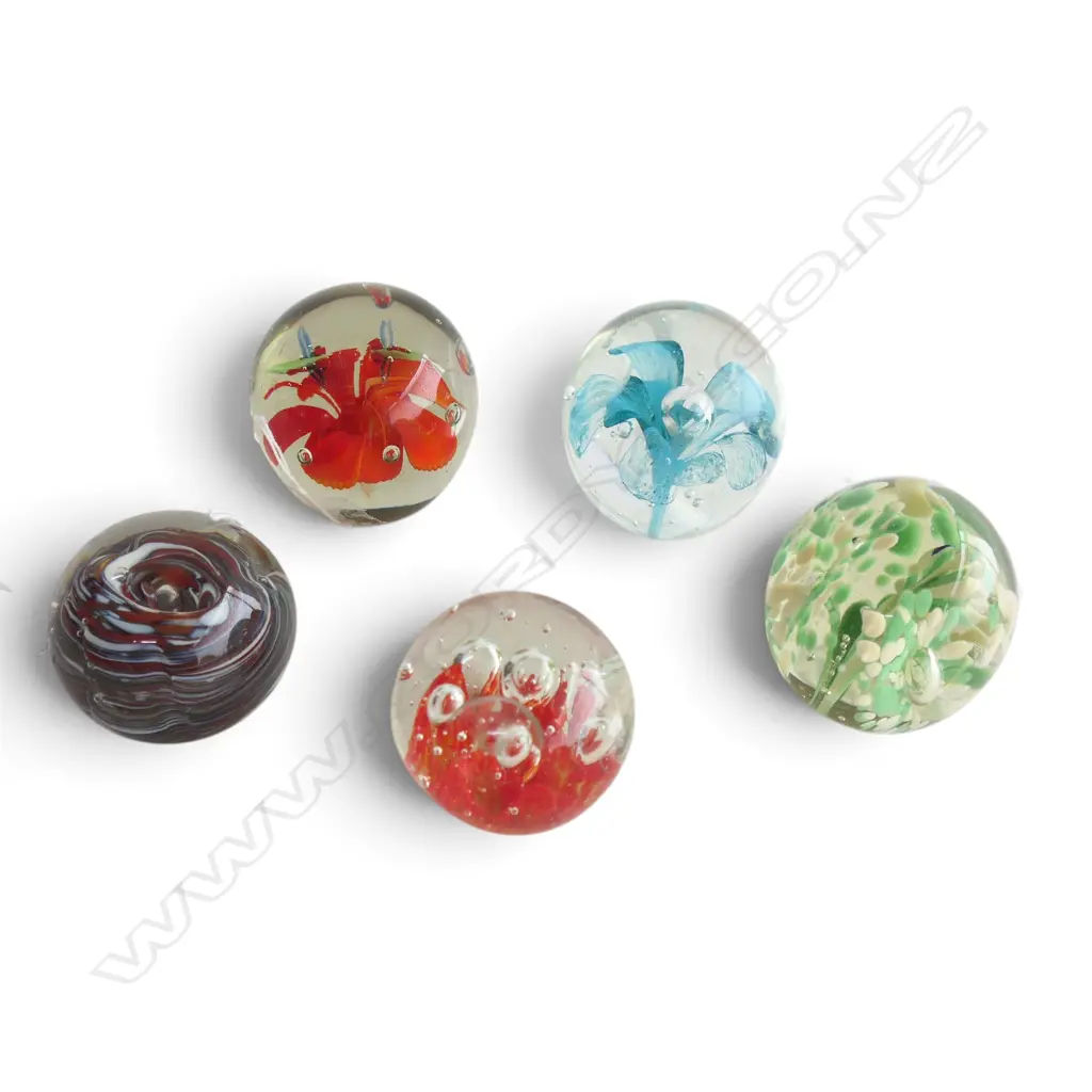 5 ART GLASS PAPERWEIGHTS some chips H.80mm Image 1++