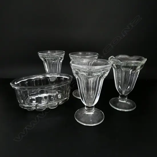 4 DEPRESSION GLASSES + FOOD MOULD W.170mm