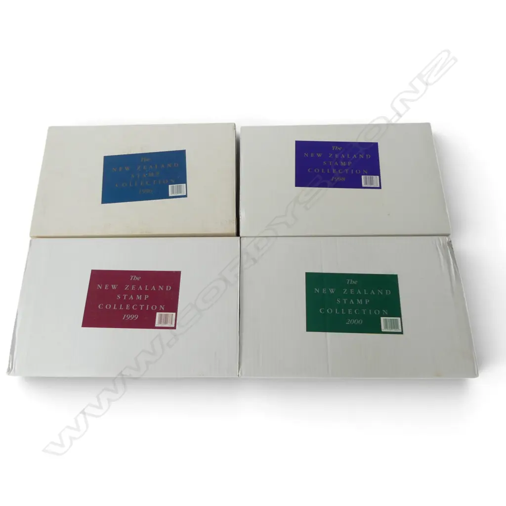 4 'THE NEW ZEALAND STAMP COLLECTION' 1996, 1998, 1999 & 2000 YEAR BOOKS Image 1++