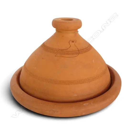 TRADITIONAL UNGLAZED MOROCCAN TERRACOTTA TAGINE, 270 X 230MM