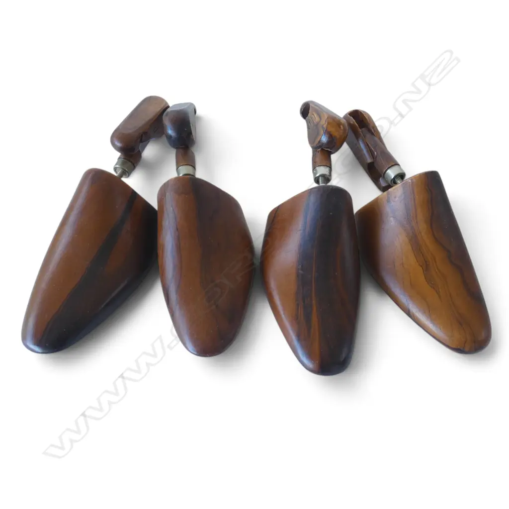 2 PRS WOODEN SHOE STRETCHERS Image 1++