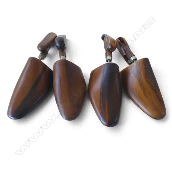 2 PRS WOODEN SHOE STRETCHERS