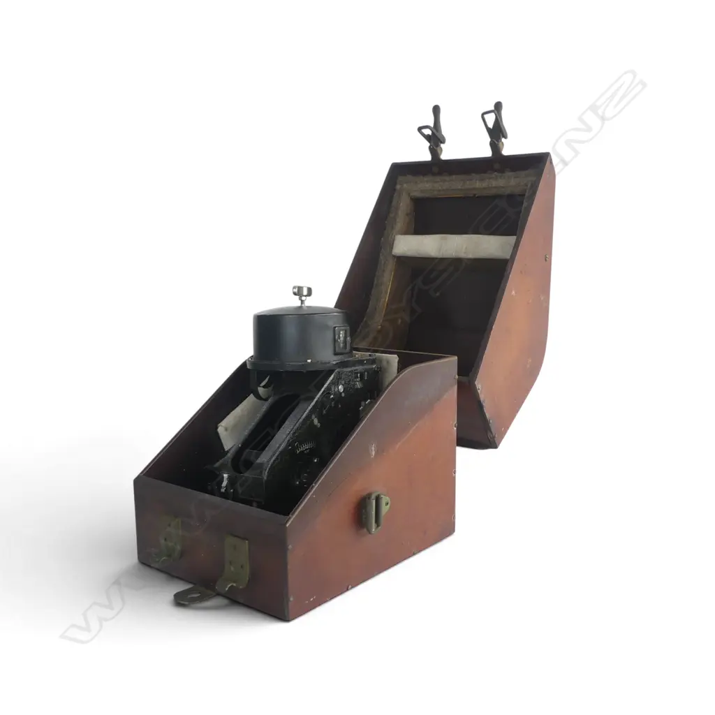 VINTAGE BUBBLE SEXTANT, MARK IXA 6B/218 No.6975 in original metal box Image 1++
