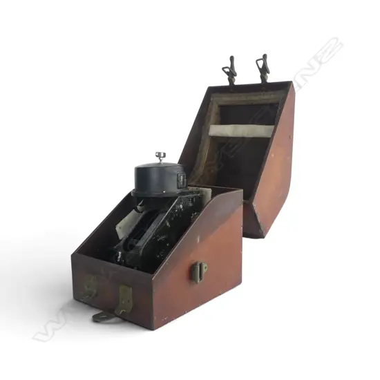 VINTAGE BUBBLE SEXTANT, MARK IXA 6B/218 No.6975 in original metal box