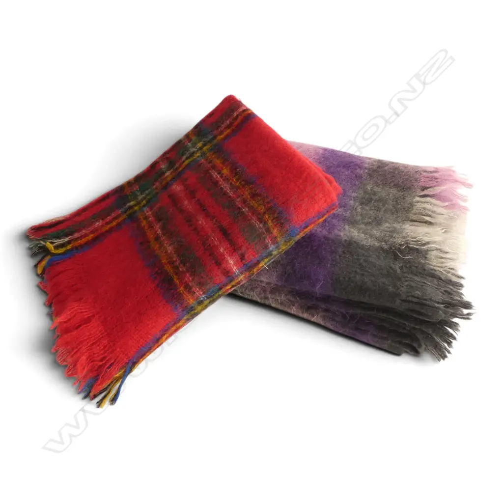  TWO VINTAGE MOHAIR WOOL BLANKETS IN PURPLE & RED, W.1250mm L.1700mm Image 1++