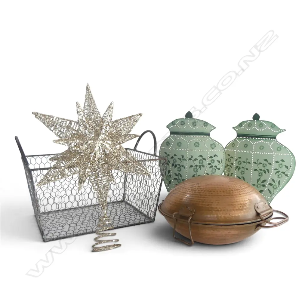 4 METAL ITEMS; METAL WIRE BASKET W.385mm, TAPIOL PORTUGAL COPPER CATAPLANA, GOLD STAR, PR FOLK ART GINGER JAR TEA LIGHTS Image 1++
