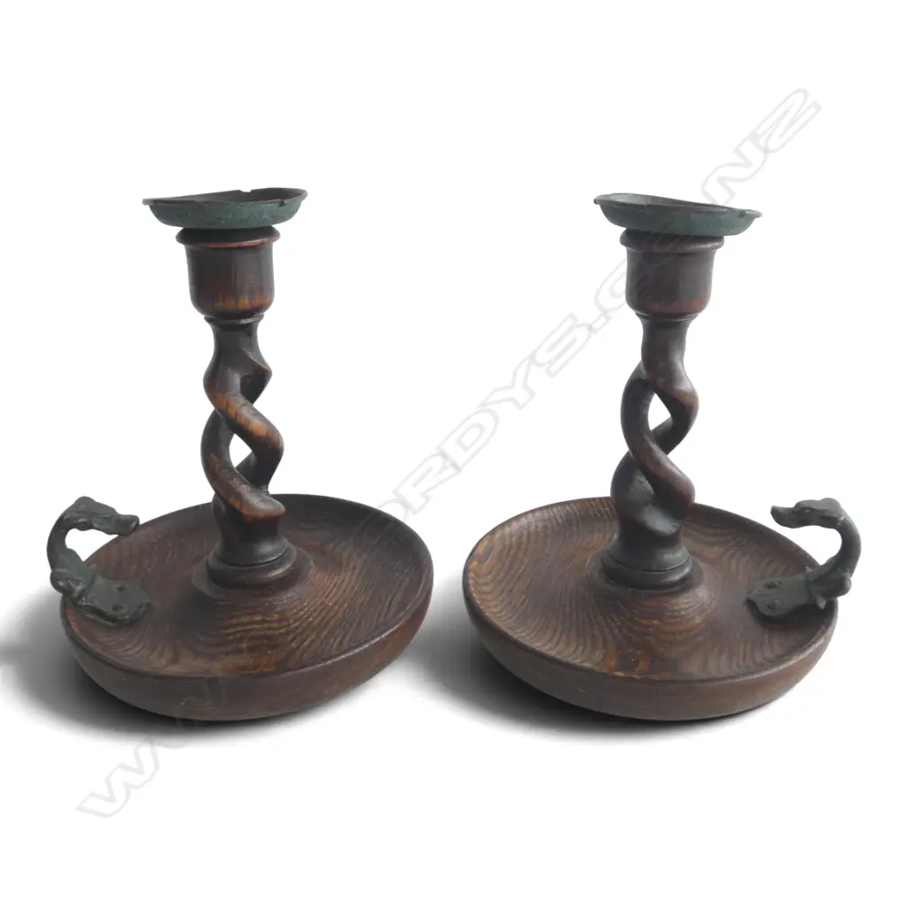 PR ANTIQUE OAK BARLEY TWIST CANDLE HOLDERS W. HOUNDS HEAD HANDLES, H.165mm DIA.145mm Image 1++