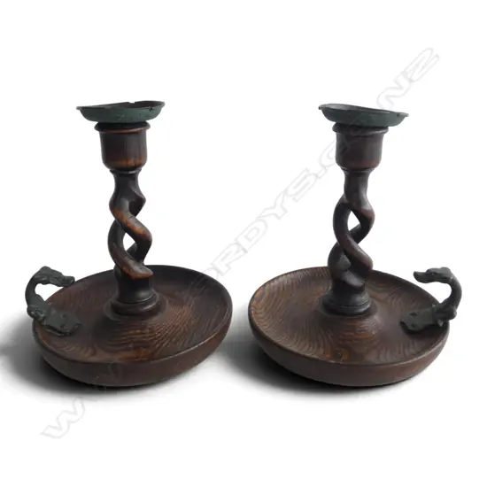 PR ANTIQUE OAK BARLEY TWIST CANDLE HOLDERS W. HOUNDS HEAD HANDLES, H.165mm DIA.145mm