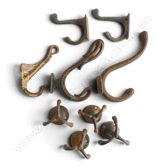 NINE VINTAGE COAT HOOKS, L.60mm-150mm
