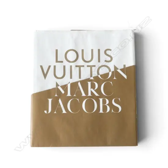 FASHION BOOK; LOUIS VUITTON MARC JACOBS (PAPER COVER AF)