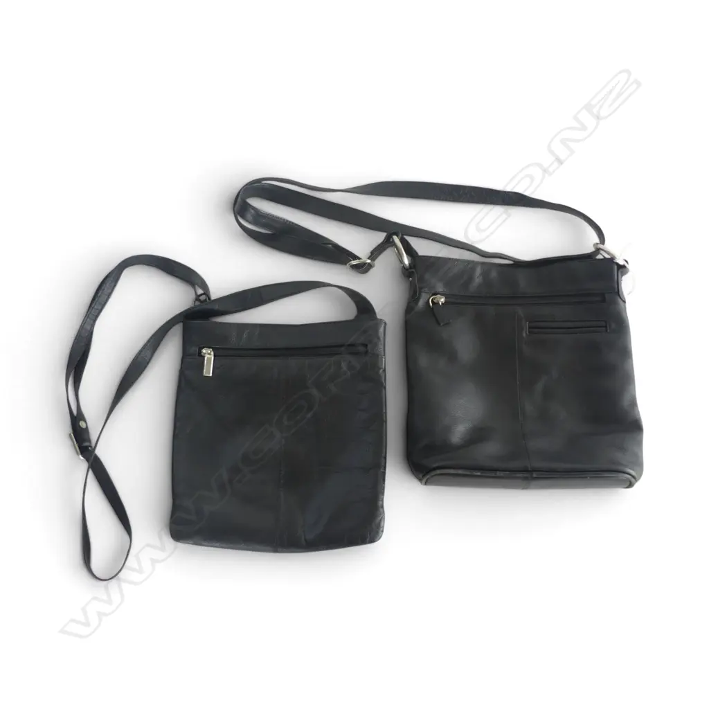 2 VINTAGE BLACK LEATHER SHOULDER BAGS Image 1++