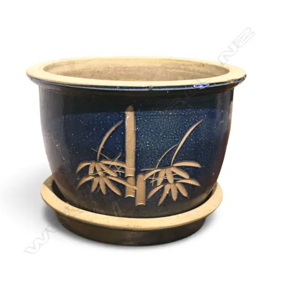 BLU AND WHITE CHINESE PLANTER WITH SAUCER, DIA.380 H.300MM