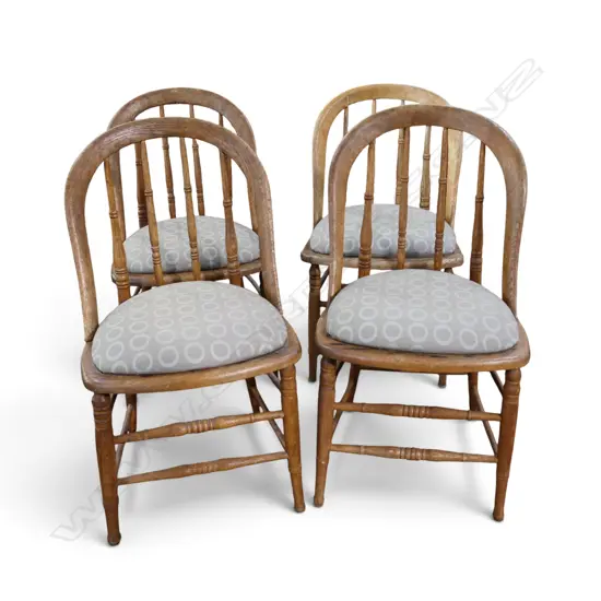 4 ANTIQUE OAK SPINDLE BACK CHAIRS H.830mm