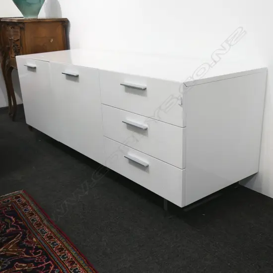 MODERN WHITE ENTERTAINMENT UNIT 1600x500x600mm