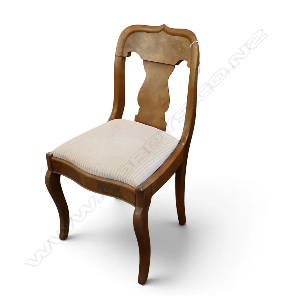 ANTIQUE CHAIR Image 1++