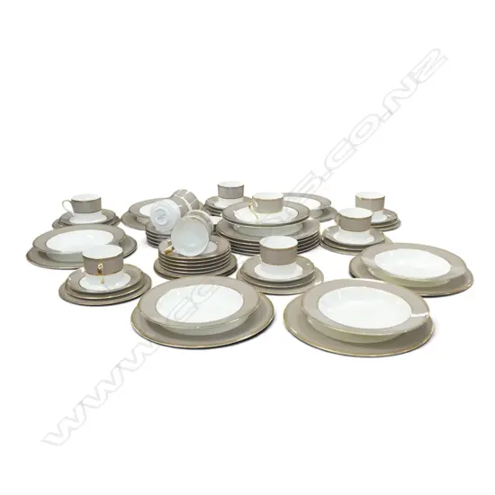 MIKASA DINNER & TEA SERVICE MUSHROOM & GILT ON WHITE PORCLAIN