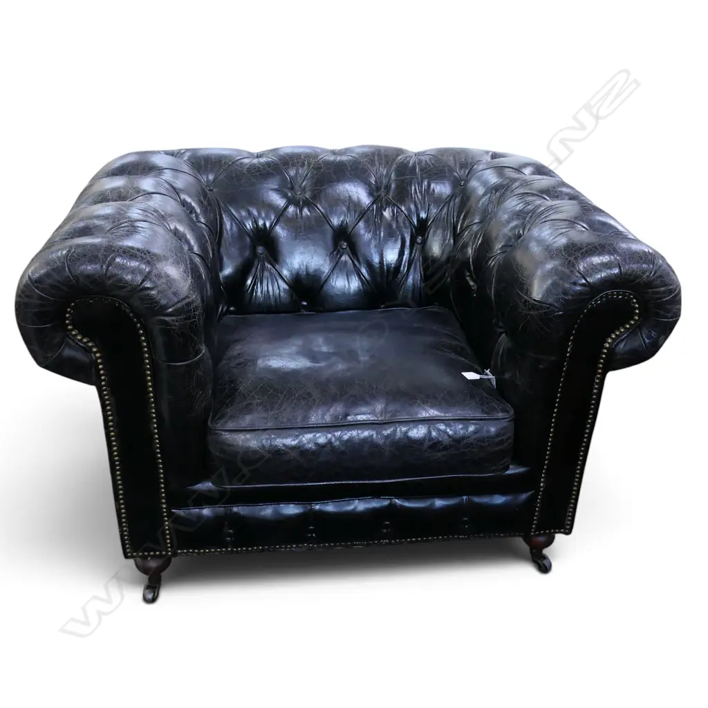 BLACK LEATHER CHESTERFIELD ARMCHAIR 1150x950x810mm Image 1++