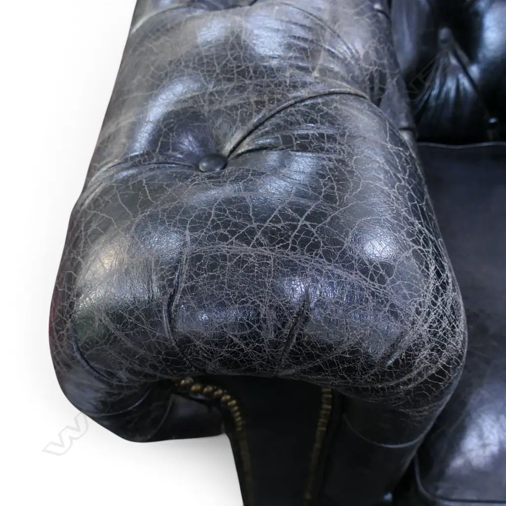 BLACK LEATHER CHESTERFIELD ARMCHAIR 1150x950x810mm Image 1++