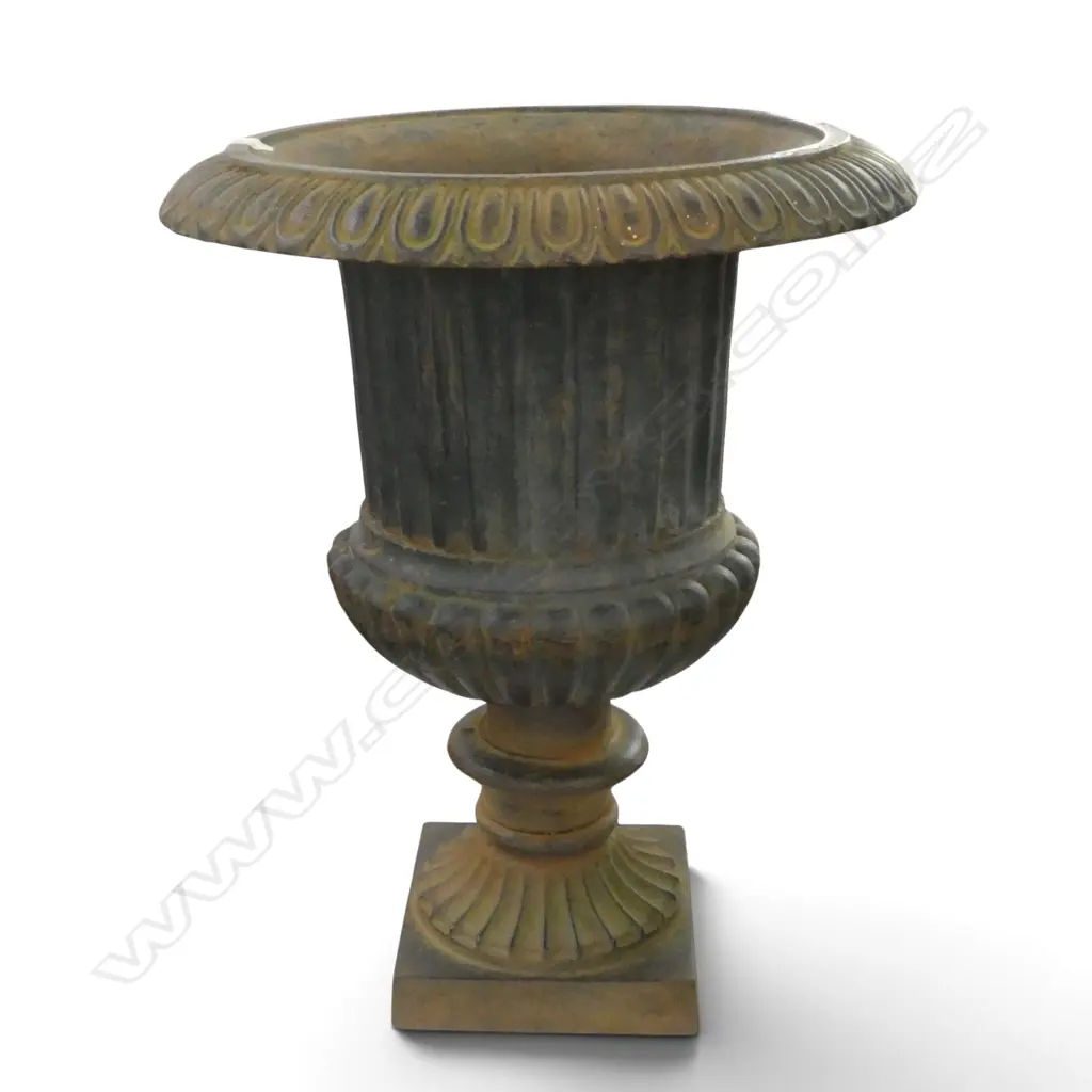 CAST IRON URN H480MM  Image 1++