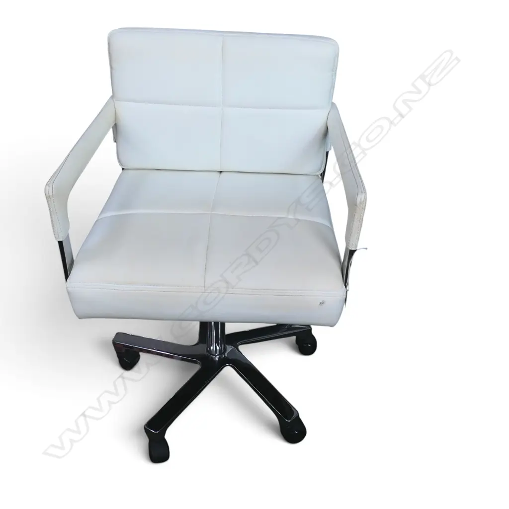 MODERN WHITE VINYL OFFICE CHAIR H.840mm Image 1++
