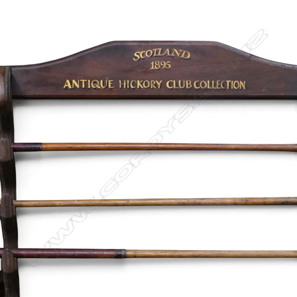 5 VINTAGE GOLF CLUBS ON WOODEN WALL RACK 780x615mm Image 1++