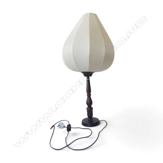 TABLE LAMP w. WHITE FABRIC SHADE H.770mm