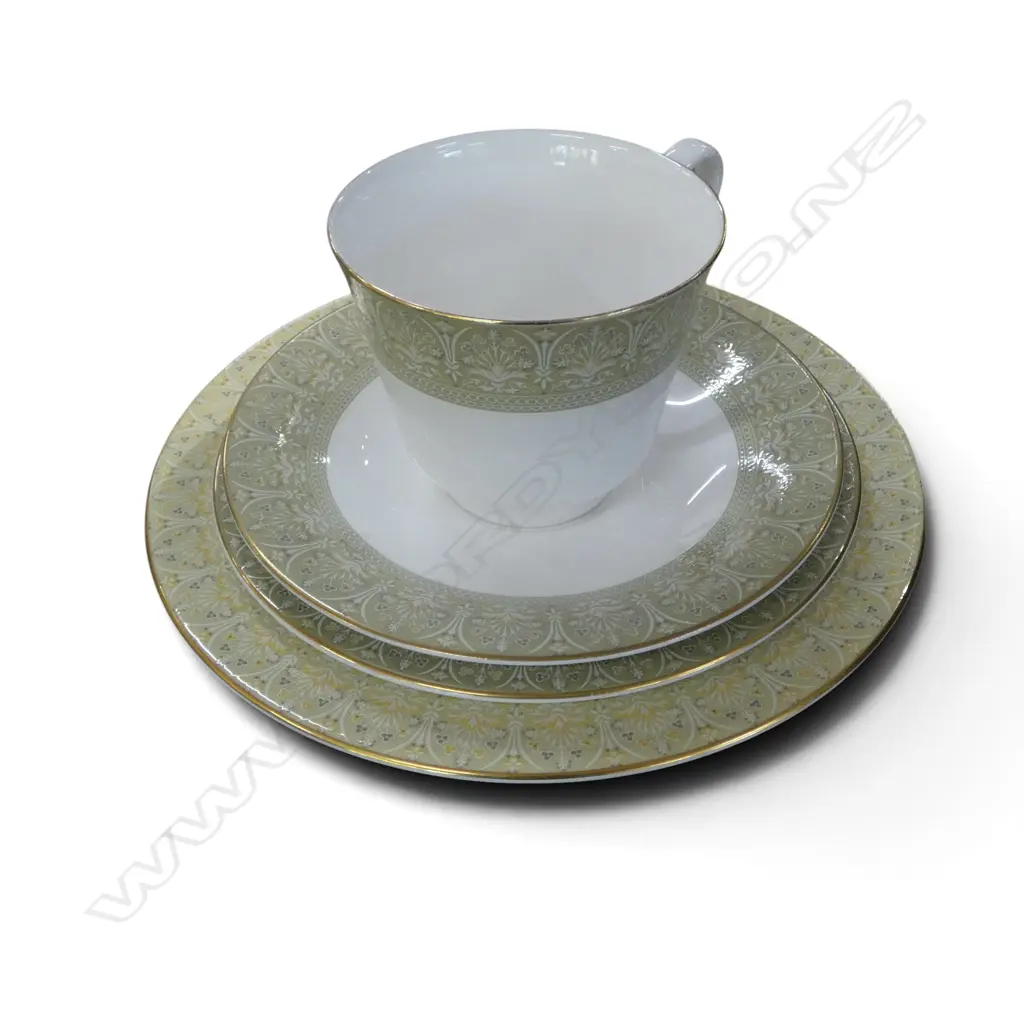 ROYAL DOULTON SONNET DINNER SET... Image 1++