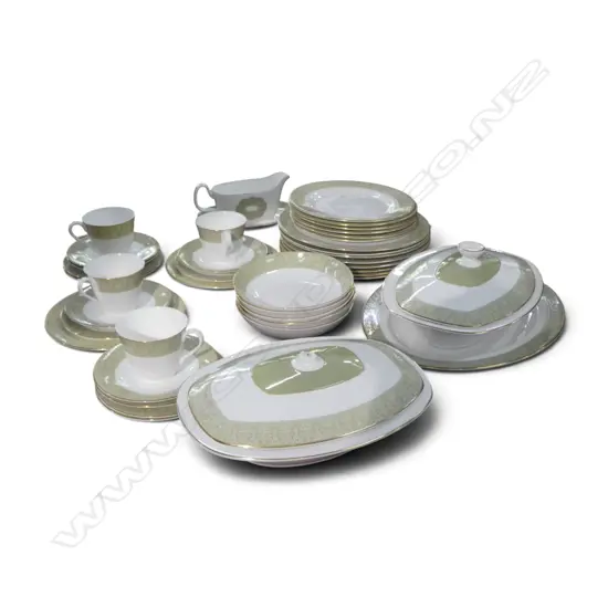 ROYAL DOULTON SONNET DINNER SET...