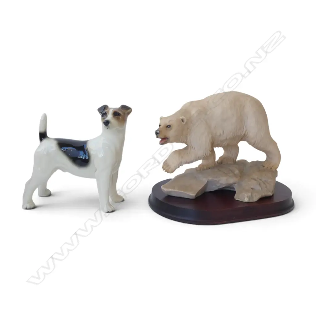 AYNSLEY MASTERCRAFT POLAR BEAR FIGURINE ON BASE WITH DOG Image 1++