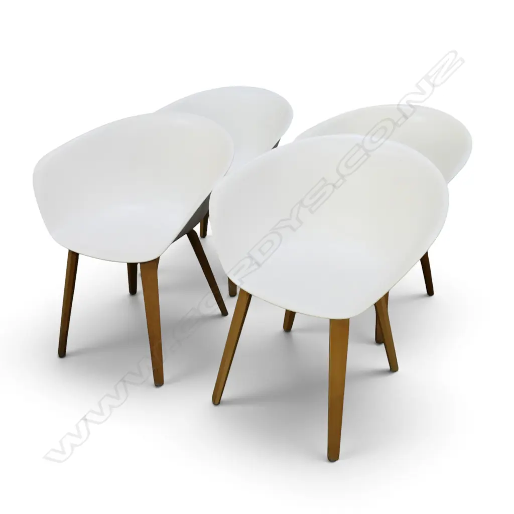 4 MODERN WHITE PLASTIC DINING CHAIRS Image 1++