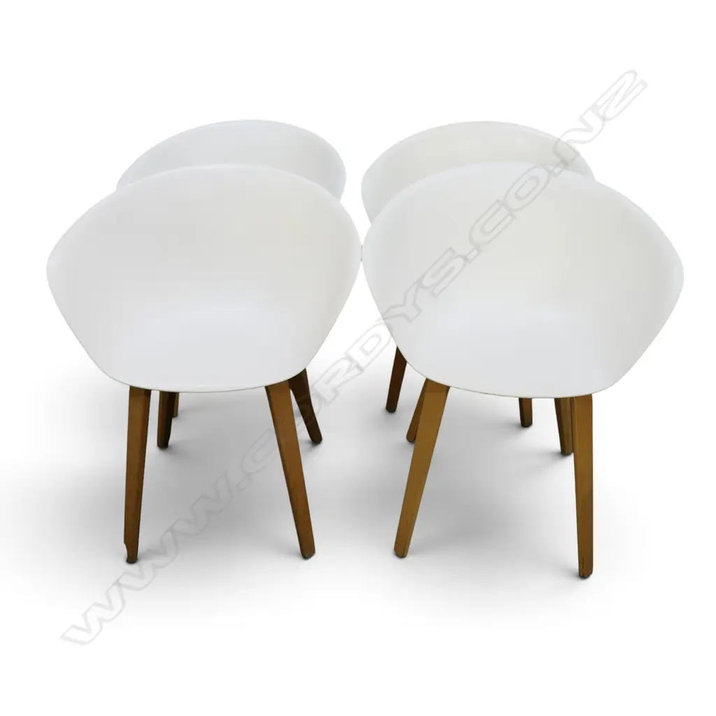 4 MODERN WHITE PLASTIC DINING CHAIRS Image 1++