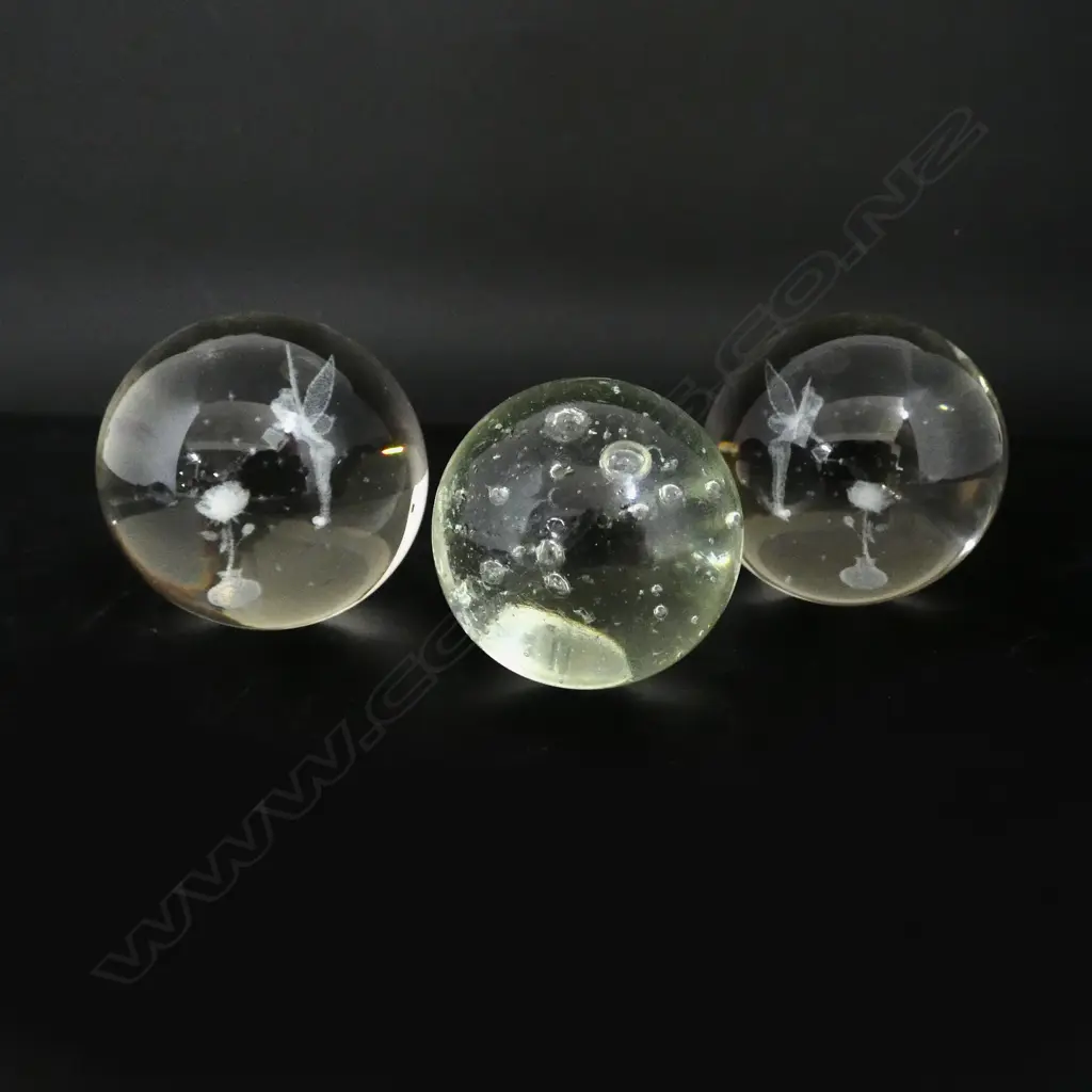 9 ART GLASS PAPERWEIGHTS some faults H.80mm Image 1++
