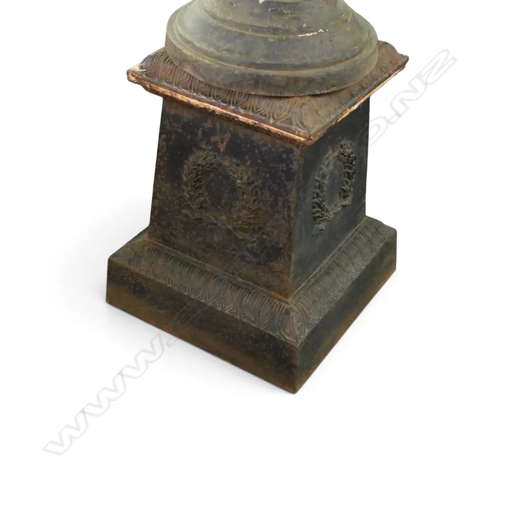 CAST IRON URN ON PLINTH H1115MM Image 1++