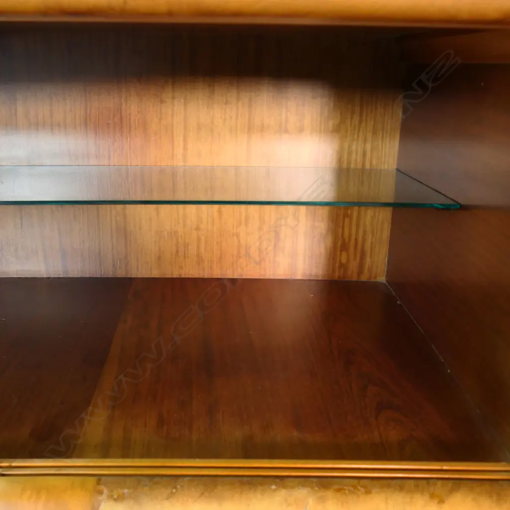 An impressive walnut Art Deco sideboard, Image 1++
