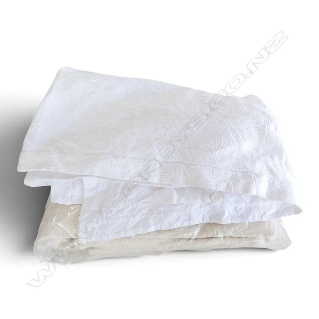 2 WHITE BED SPREADS Image 1++