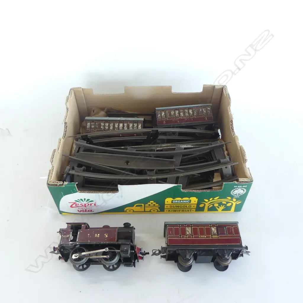 HORNBY TRAIN SET + TRACK  Image 1++