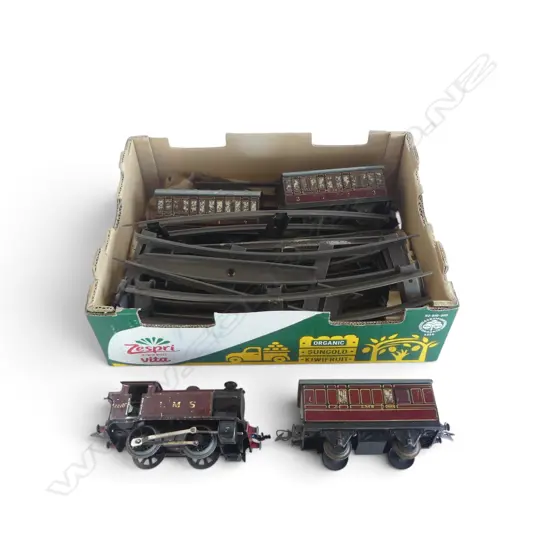 HORNBY TRAIN SET + TRACK 