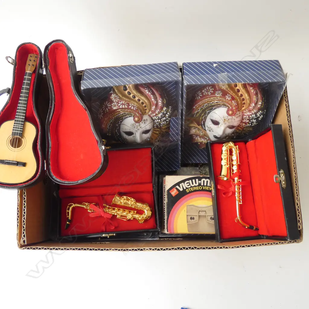 BOX OF ASST. COLLECTABLES Image 1++