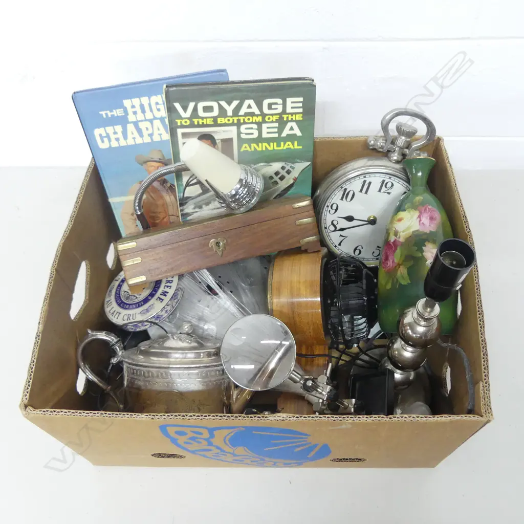 BOX OF ASST. COLLECTABLES, TABLE LAMPS etc Image 1++