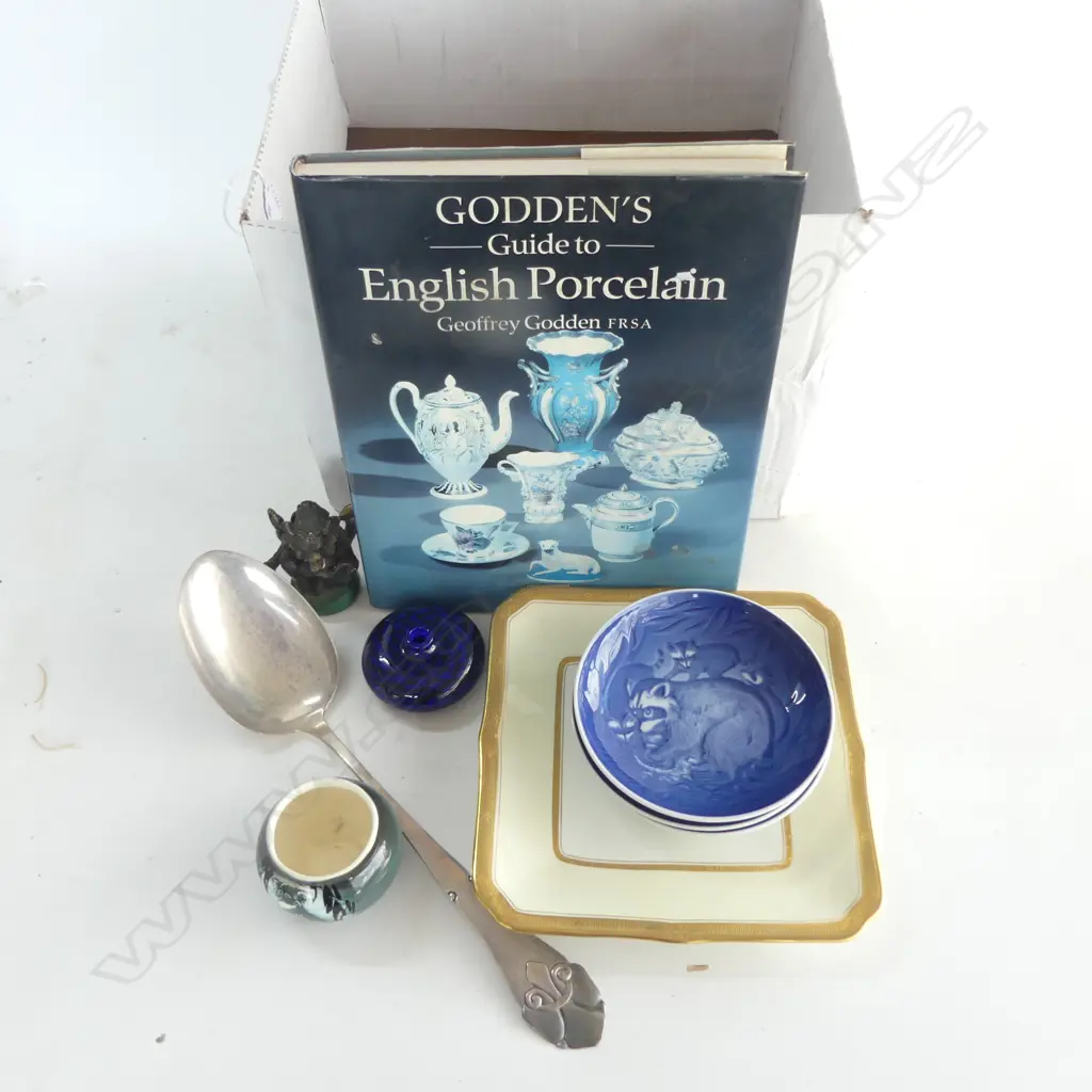 3 COPENHAGEN DISHES, N.Z. ART GLASS VASE, WORCESTER DISH, PORCELAIN REFERENCE etc Image 1++