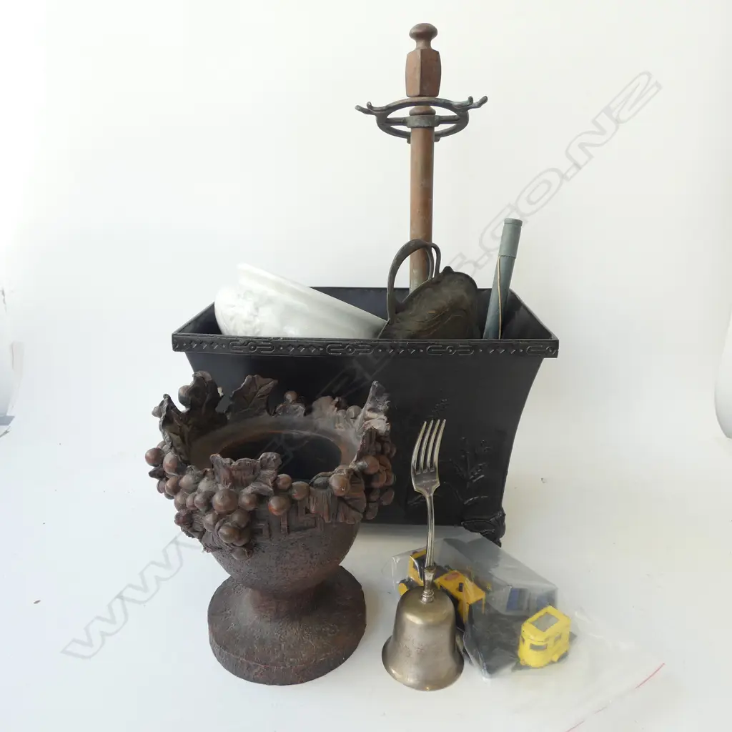 2 CACHE POTS W.385mm, POTTY, THERMOMETER, BELL ETC Image 1++