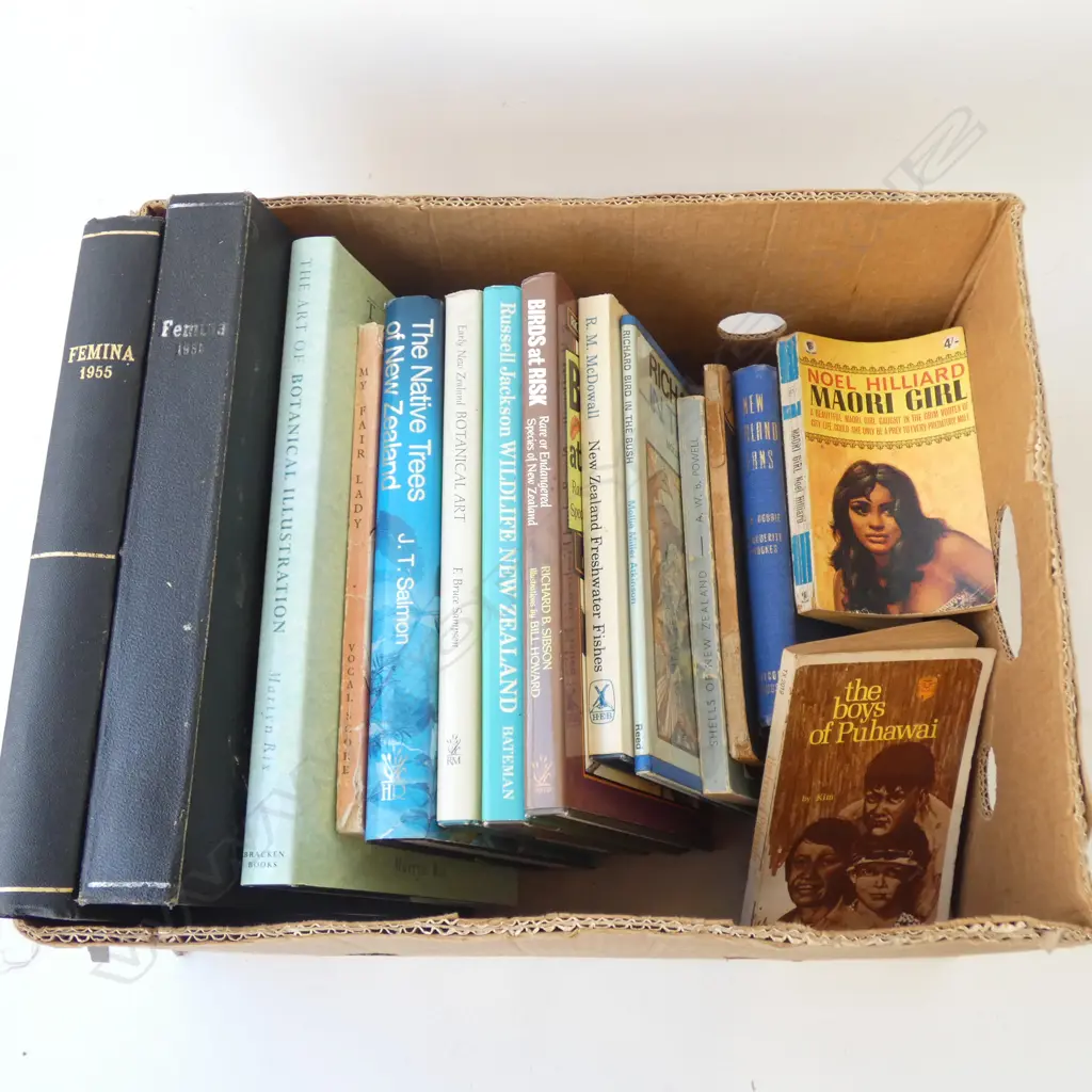 BOOKS; NZ NATURE INTEREST Image 1++