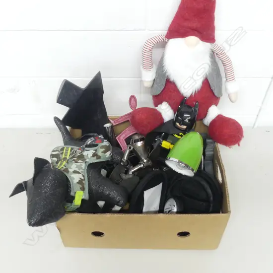 DOOR STOPS INCL. DOG & GNOME, LEGO BATMAN CLOCK, HEADPHONES, DESK LAMP ETC