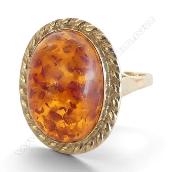8ct FAUX AMBER? RING 3.8gms