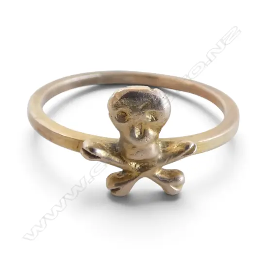 ANTIQUE 9ct  GOLD SKULL & CROSSBONES RING 1.56gms SIZE M