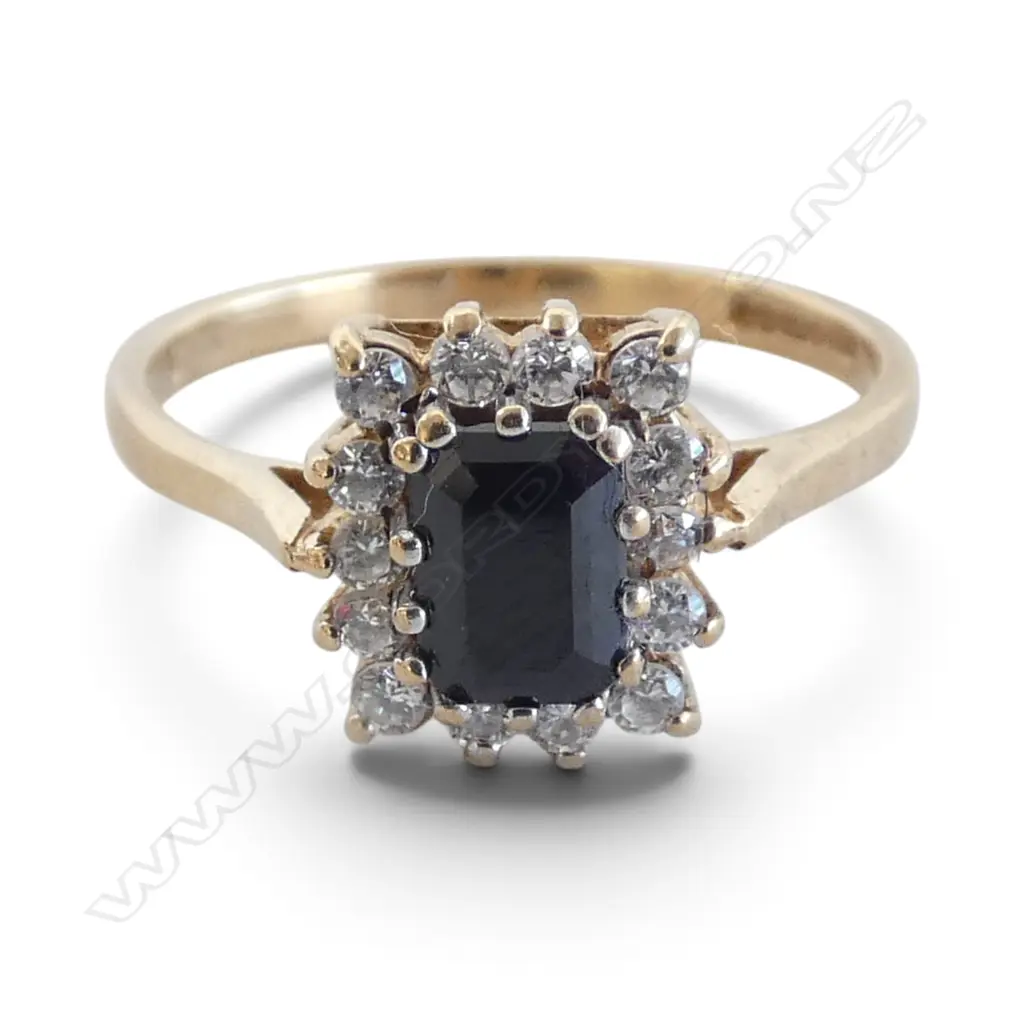9CT DARK STONE & CZ CLUSTER DRESS RING 2.2gms SIZE N Image 1++