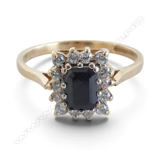 9CT DARK STONE & CZ CLUSTER DRESS RING 2.2gms SIZE N