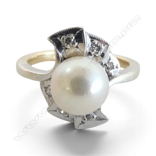 18CT YG BAND / 9CT WG PEARL & DIAMOND RING 4gms SIZE K