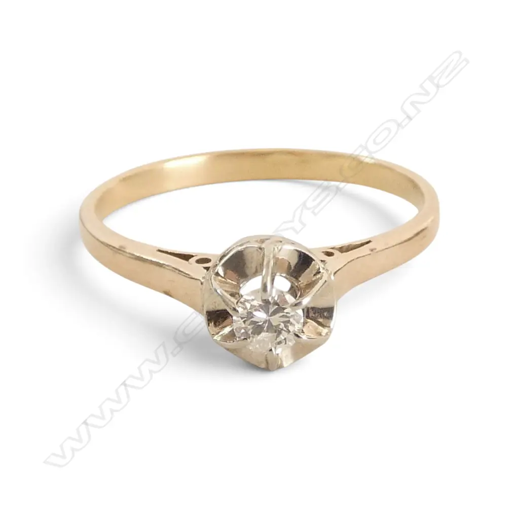 18CT VINTAGE GOLD AND DIAMOND RING 2.50gms SIZE O Image 1++