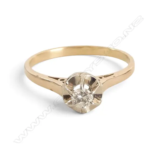 18CT VINTAGE GOLD AND DIAMOND RING 2.50gms SIZE O